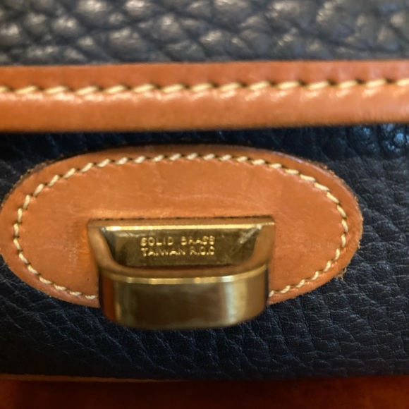 Vintage Dooney and Bourke bag - Picture 7 of 9